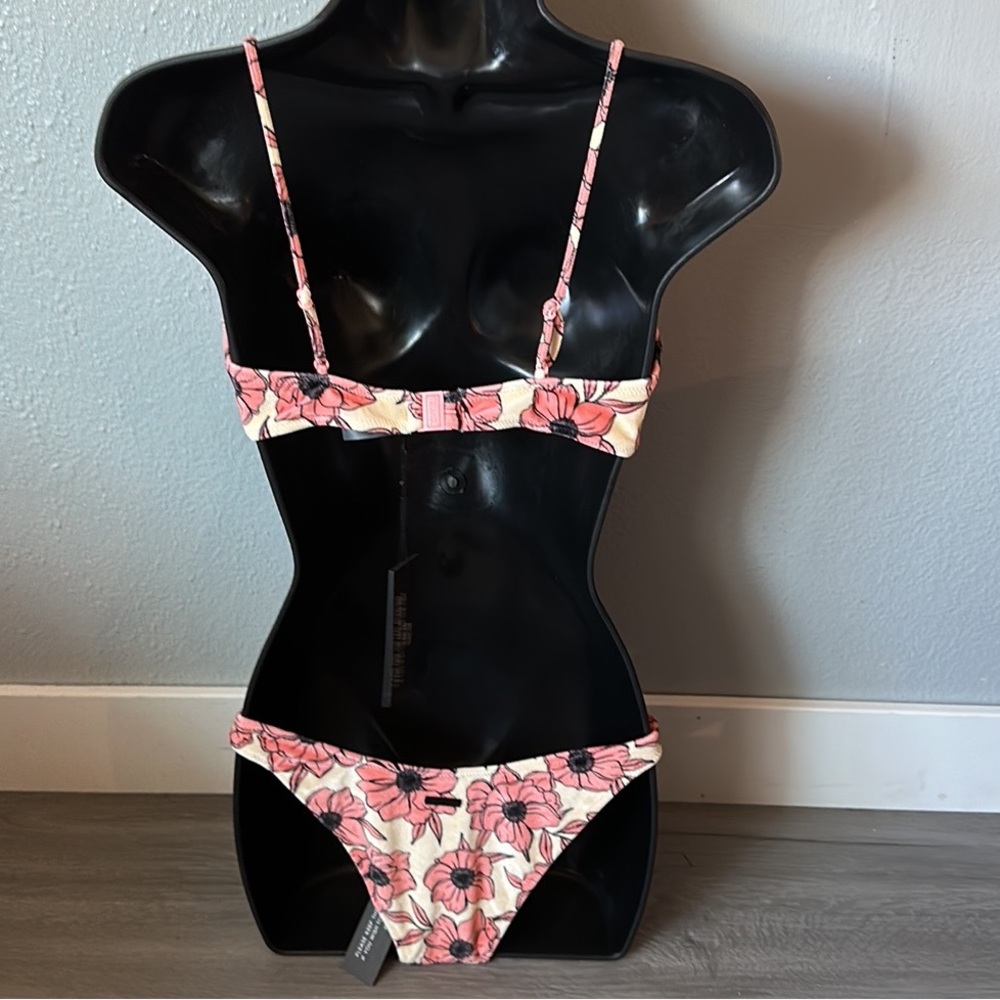 Triangl Velvet bra style with cheeky bottom swimsuit set. - Picture 4 of 14